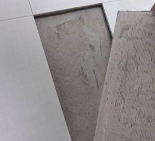 宝鸡市瓷砖空鼓维修公司分享瓷砖铺贴时如果打浆（即涂抹在瓷砖背面和基层上的砂浆或瓷砖胶）过少，会带来以下问题
